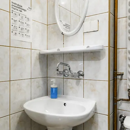 Chałubińskiego 22c Kwatera prywatna *