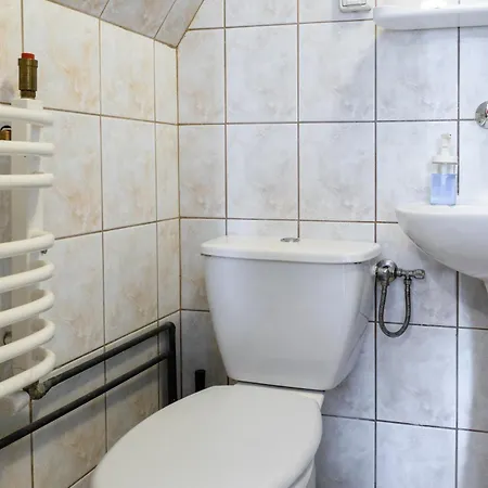 Chałubińskiego 22c *